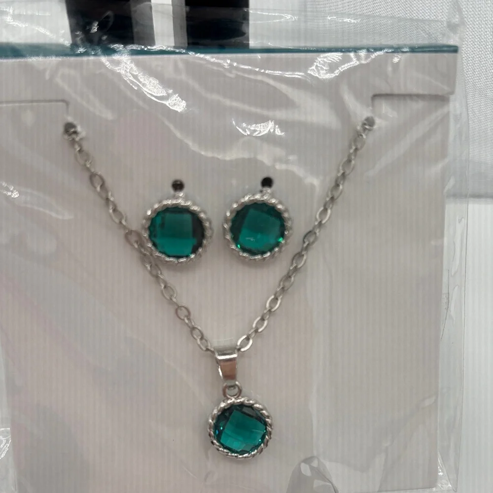 NEW! Elegant Silver and Green Jewelry Set By EFFY Necklace/Pendant and Earrings